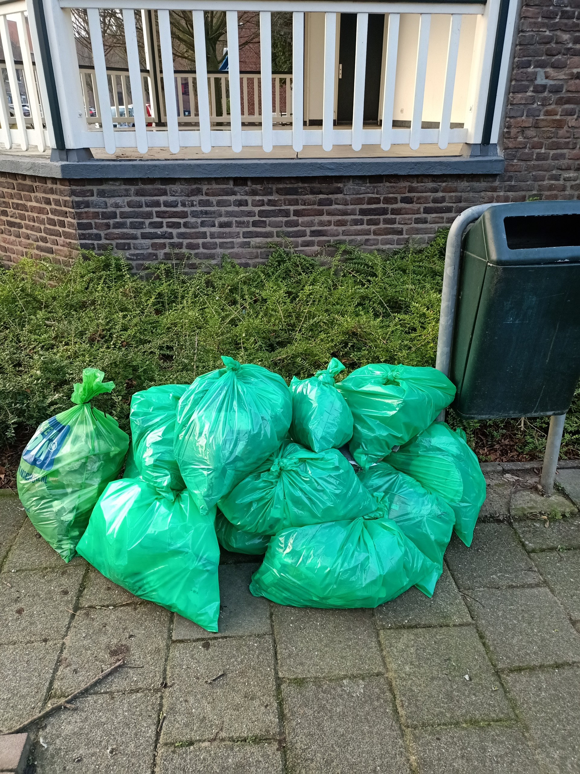 Zwerfafval 2.jpg Zwerfafval 2.jpg